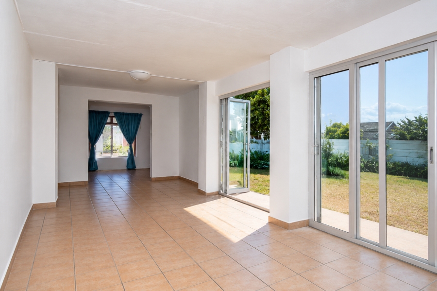 7 Bedroom Property for Sale in Kleinbaai Western Cape